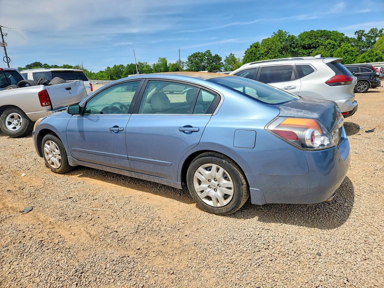 2010 Nissan Altima - Image 2
