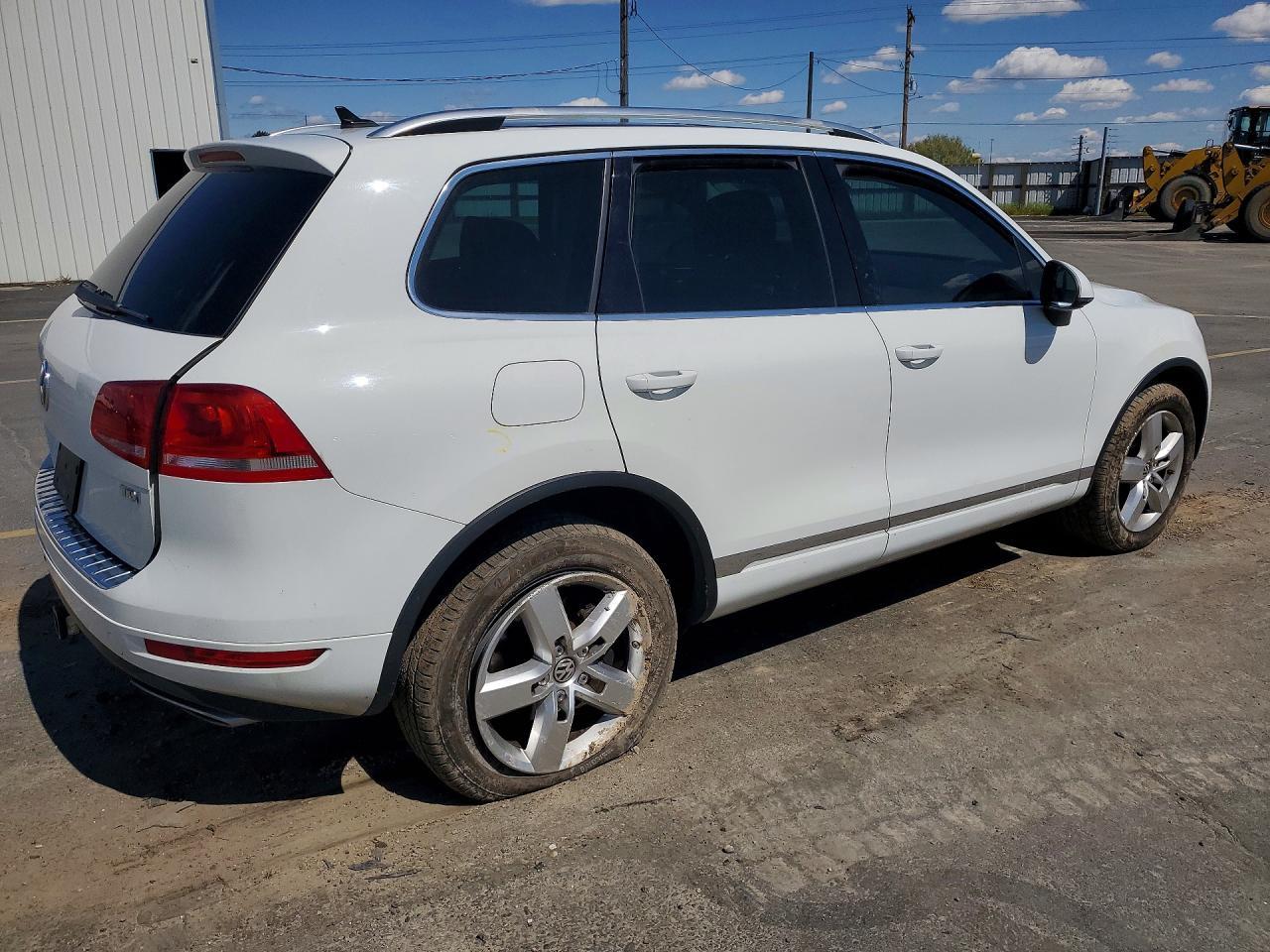 2012 Volkswagen Touareg V6 Tdi - Image 3