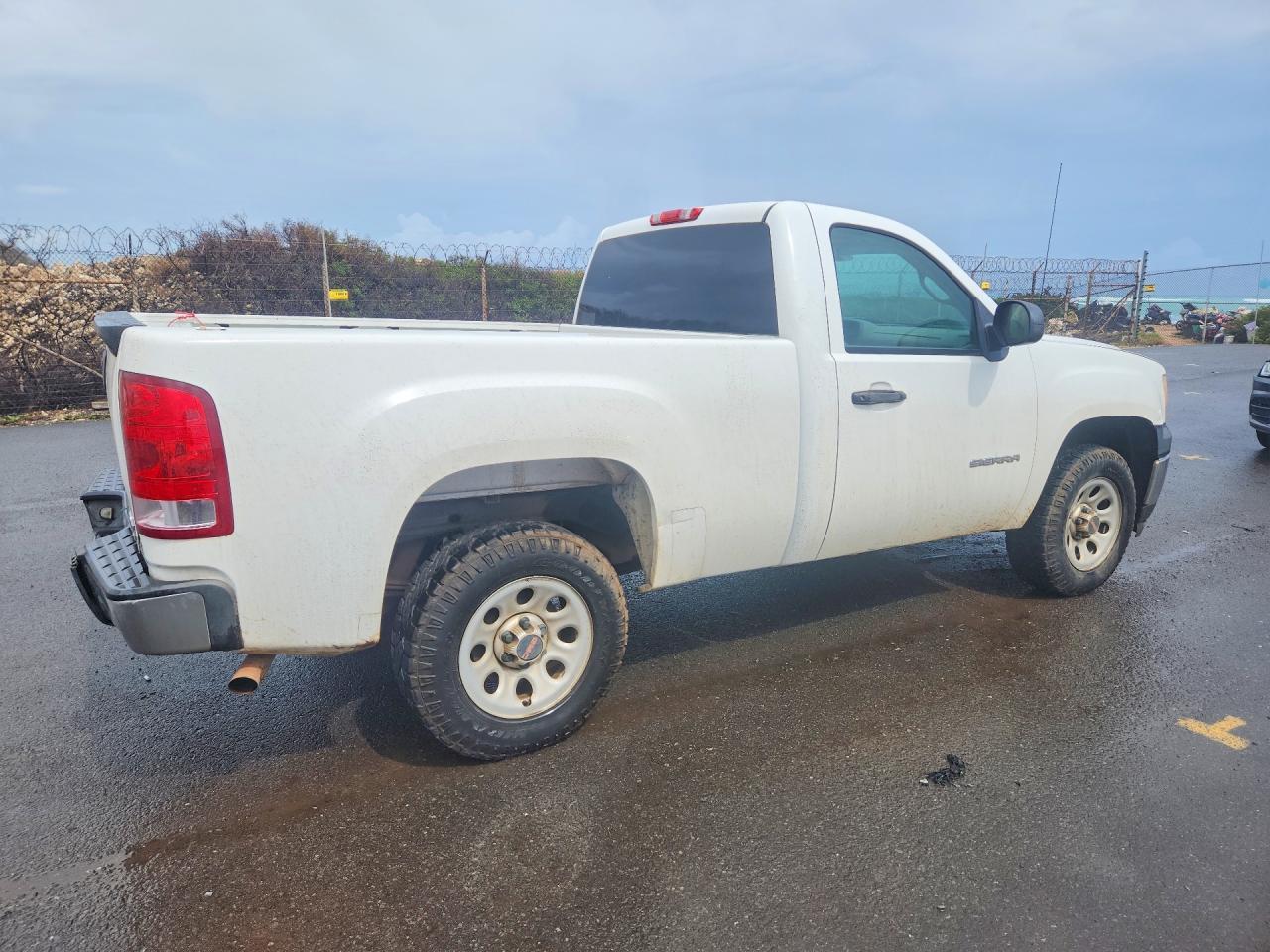 2013 GMC Sierra C1500 - Image 3