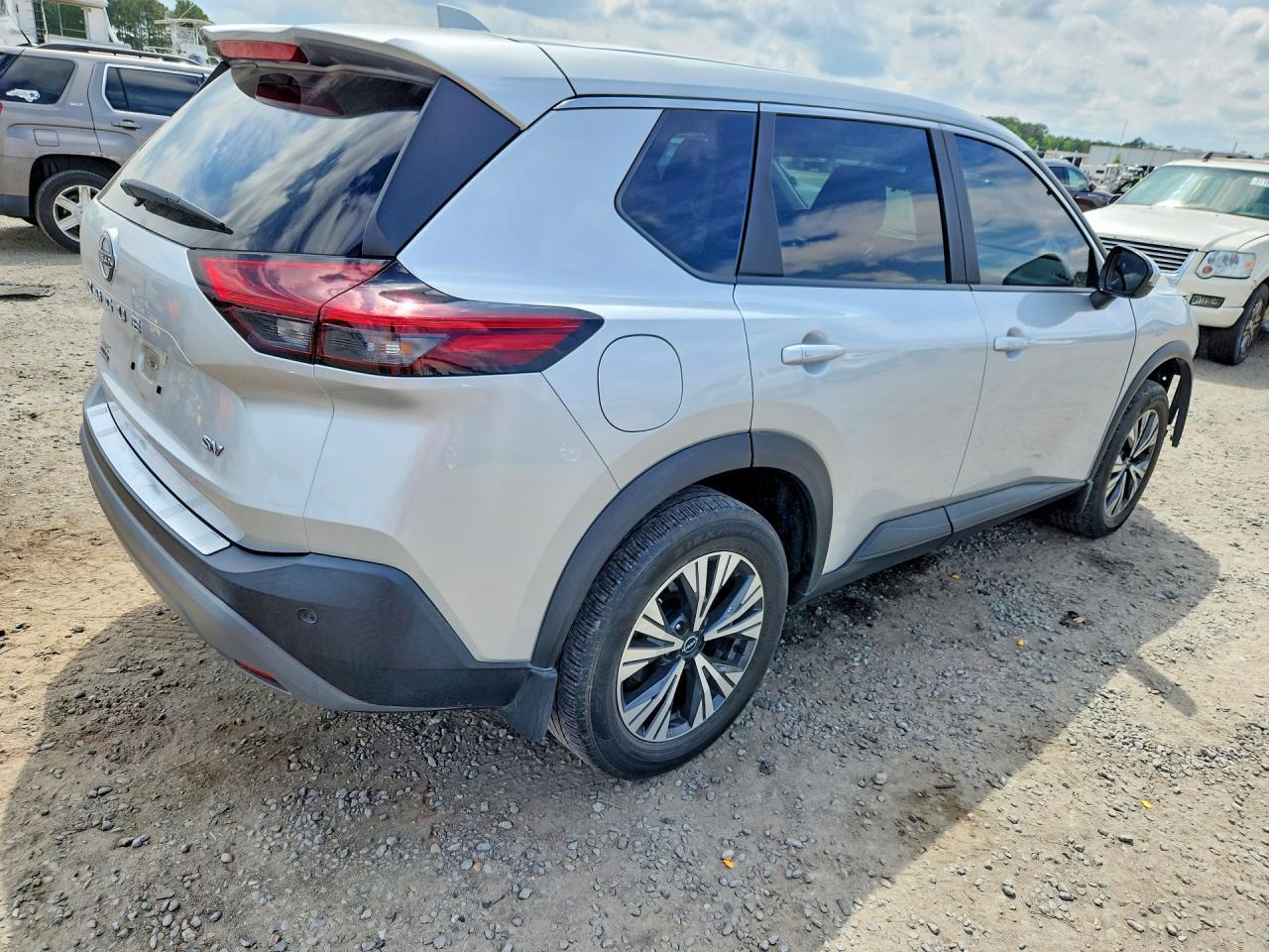2023 Nissan Rogue Sv - Image 3