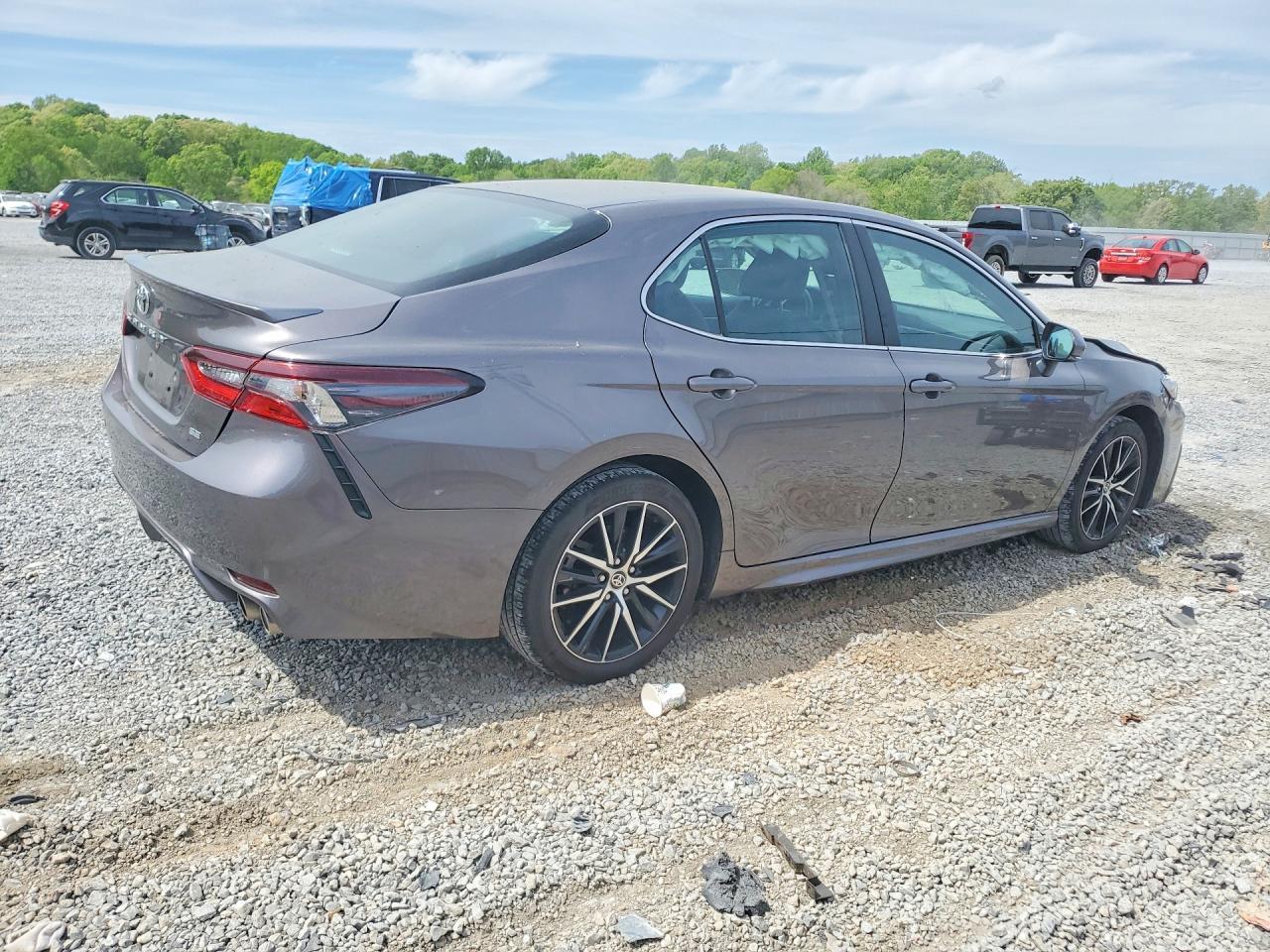 2024 Toyota Camry Se - Фото 3