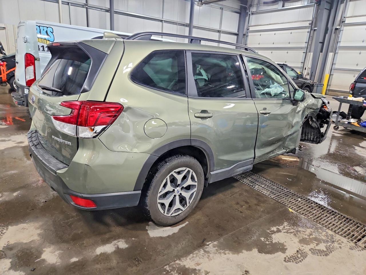 2020 Subaru Forester Premium - Фото 3