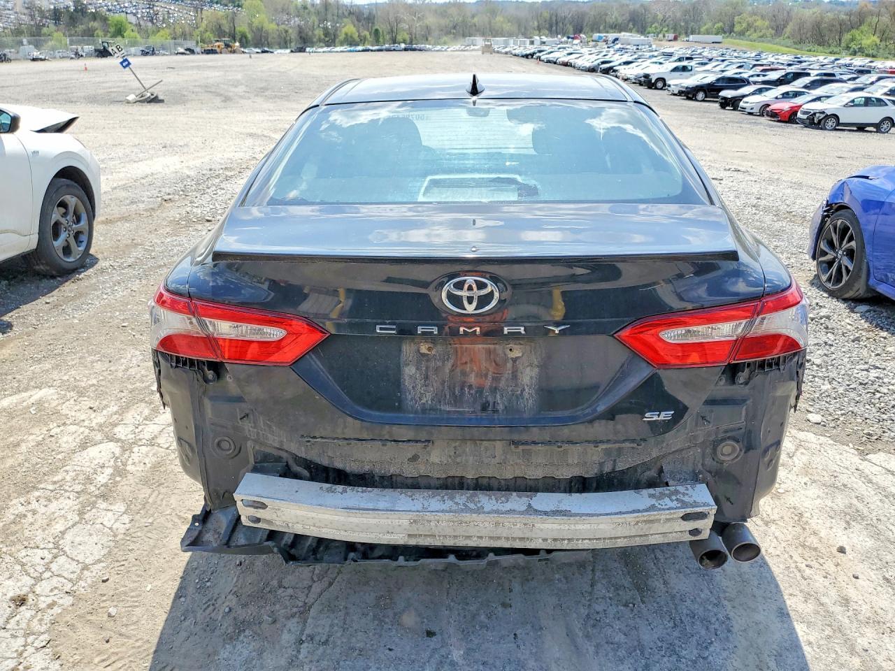 2019 Toyota Camry Se - Image 6