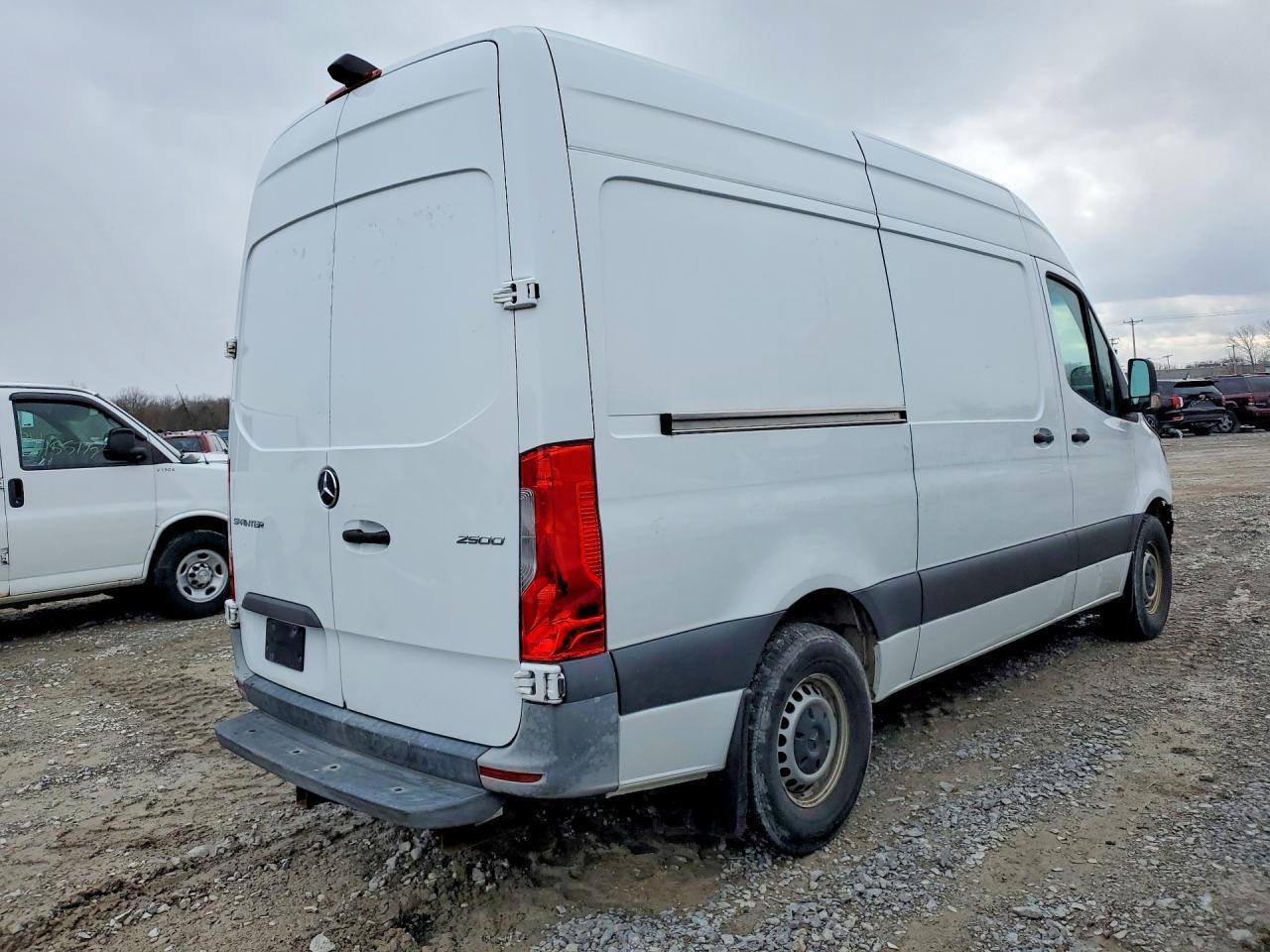 2021 Mercedes-Benz Sprinter 2500 - Фото 3
