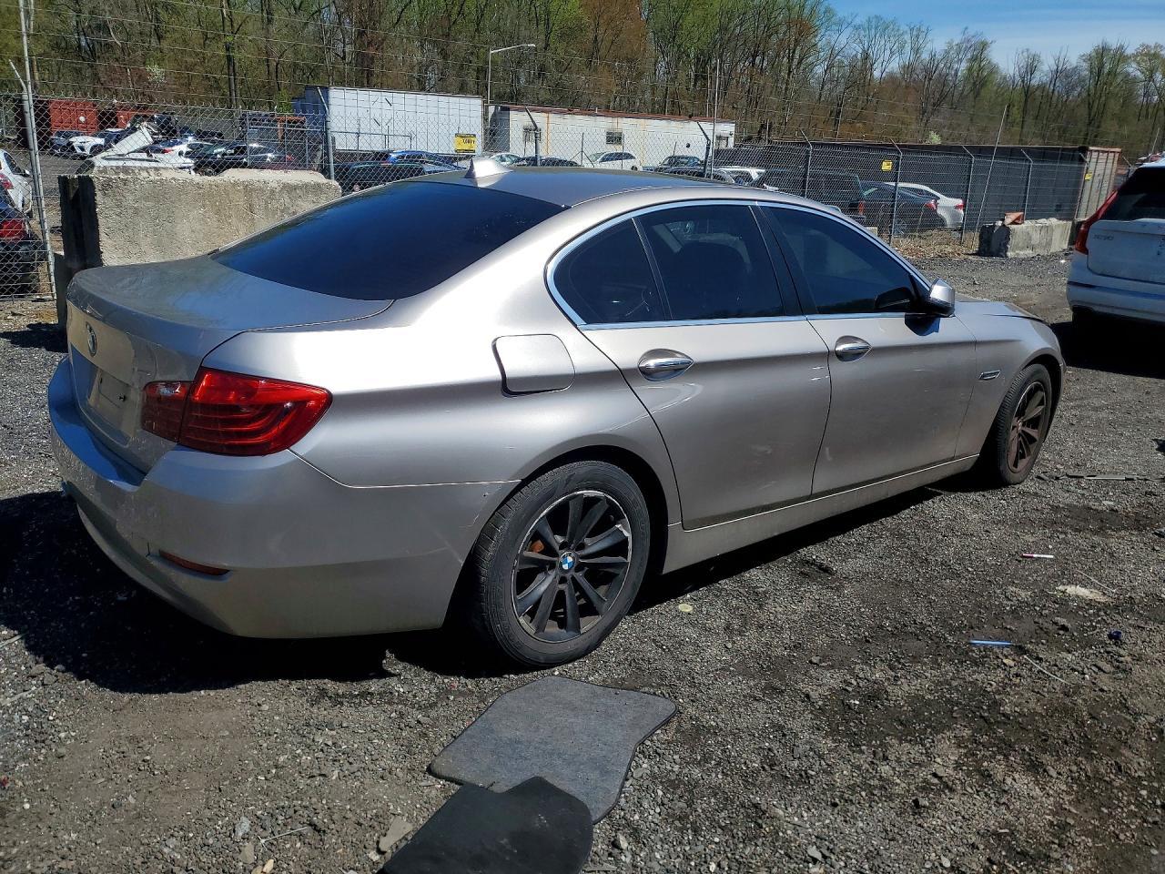 2016 BMW 528 Xi - Image 3