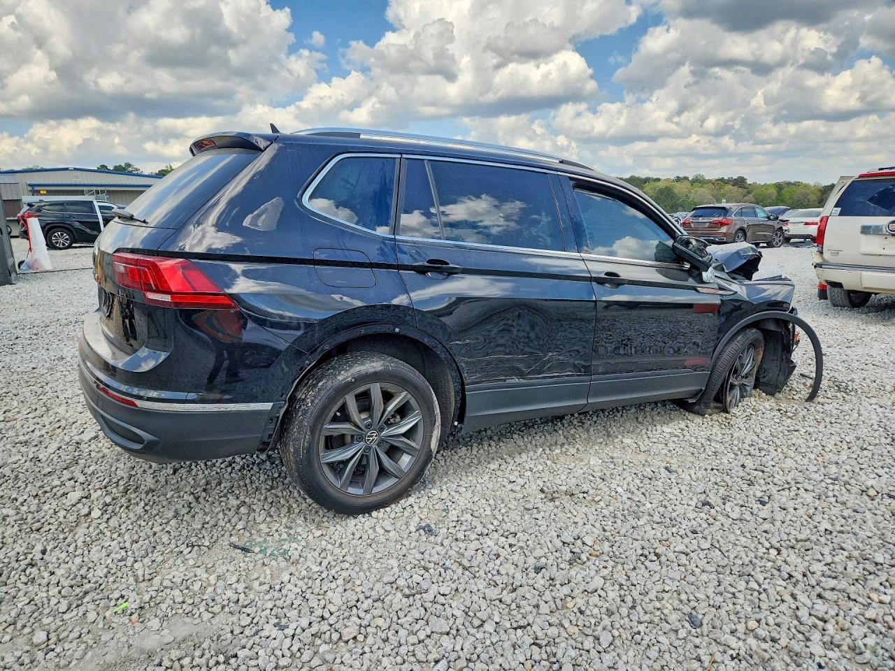 2022 Volkswagen Tiguan Se - Фото 3