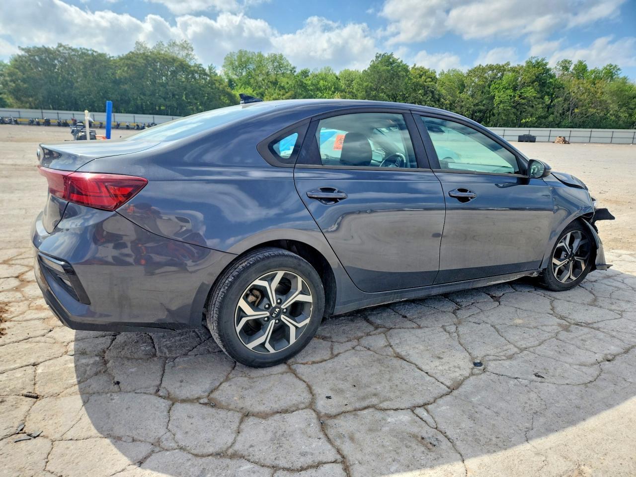 2021 Kia Forte Lxs - Фото 3