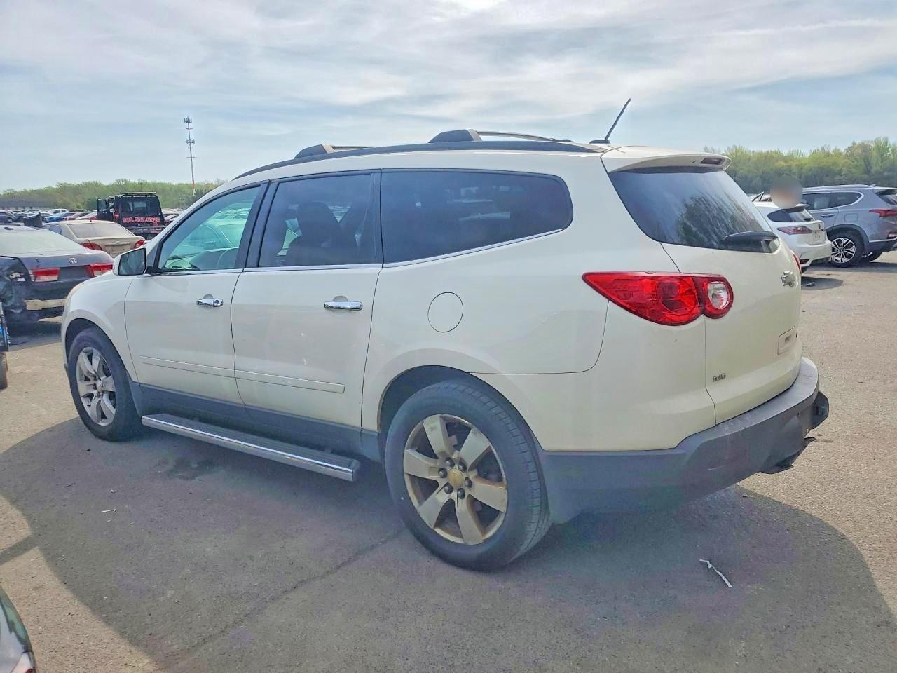 2011 Chevrolet Traverse Lt - Фото 2