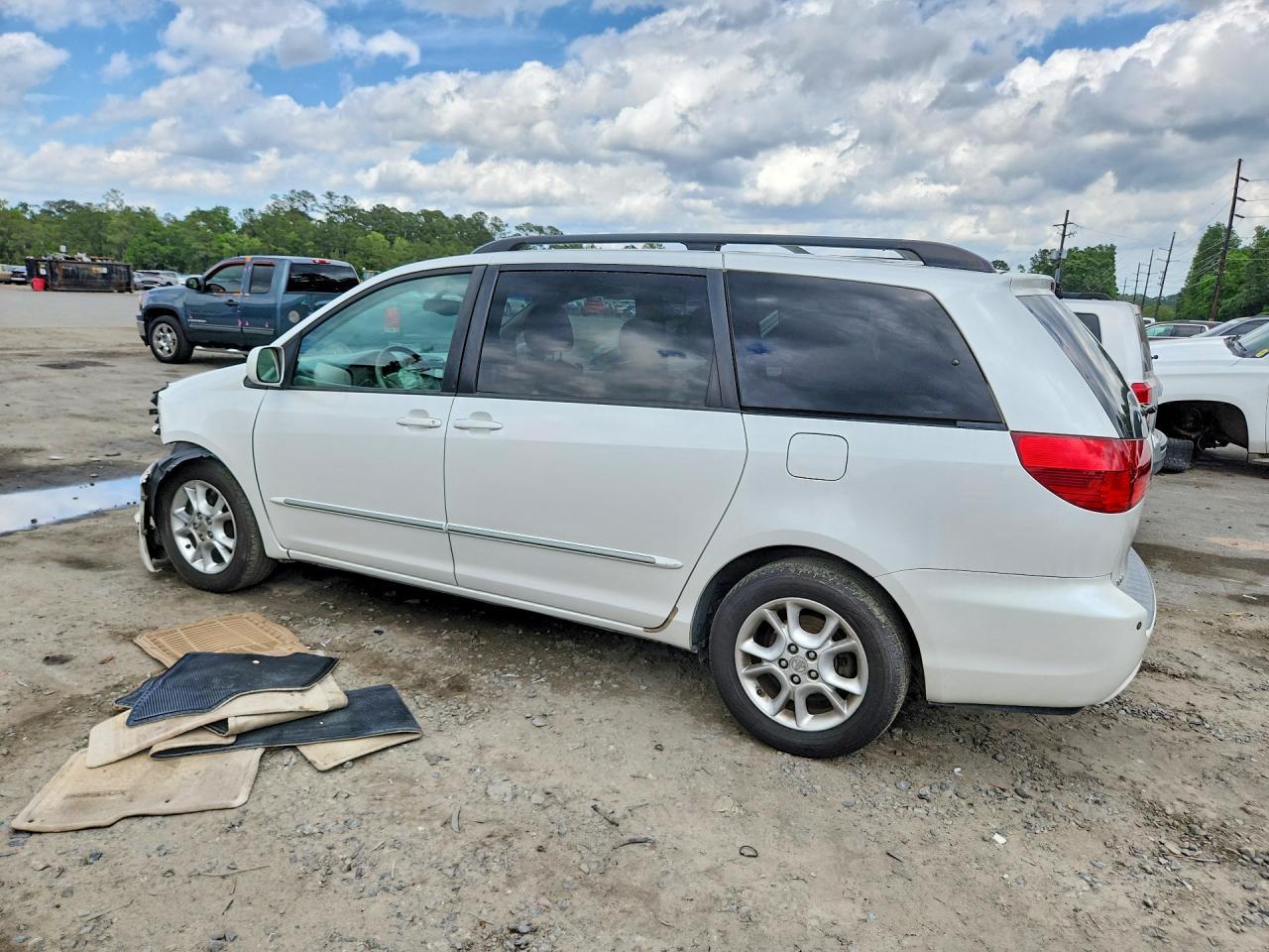 2005 Toyota Sienna Xle Limited 7 Passenger - Image 2