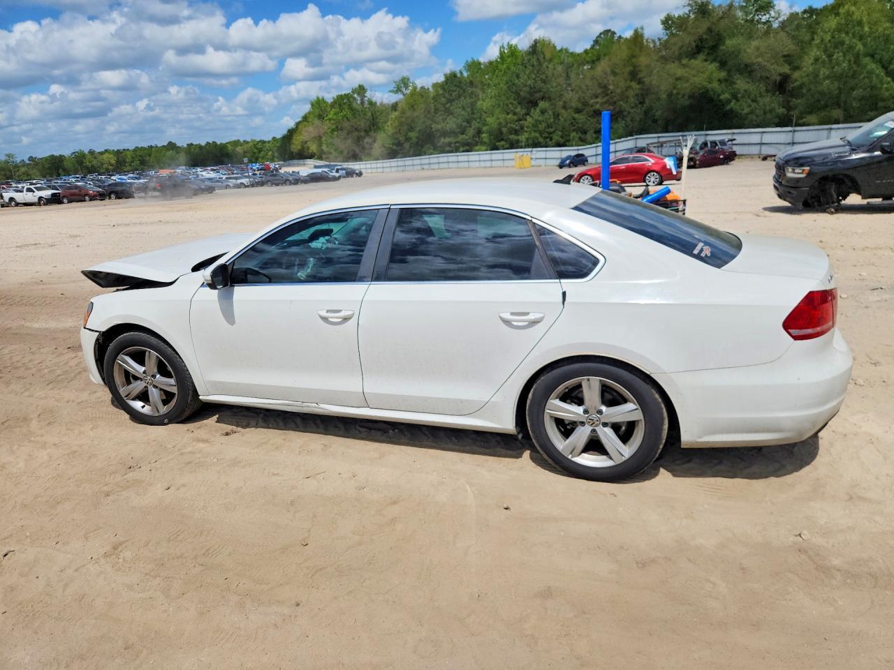 2015 Volkswagen Passat Se - Image 2