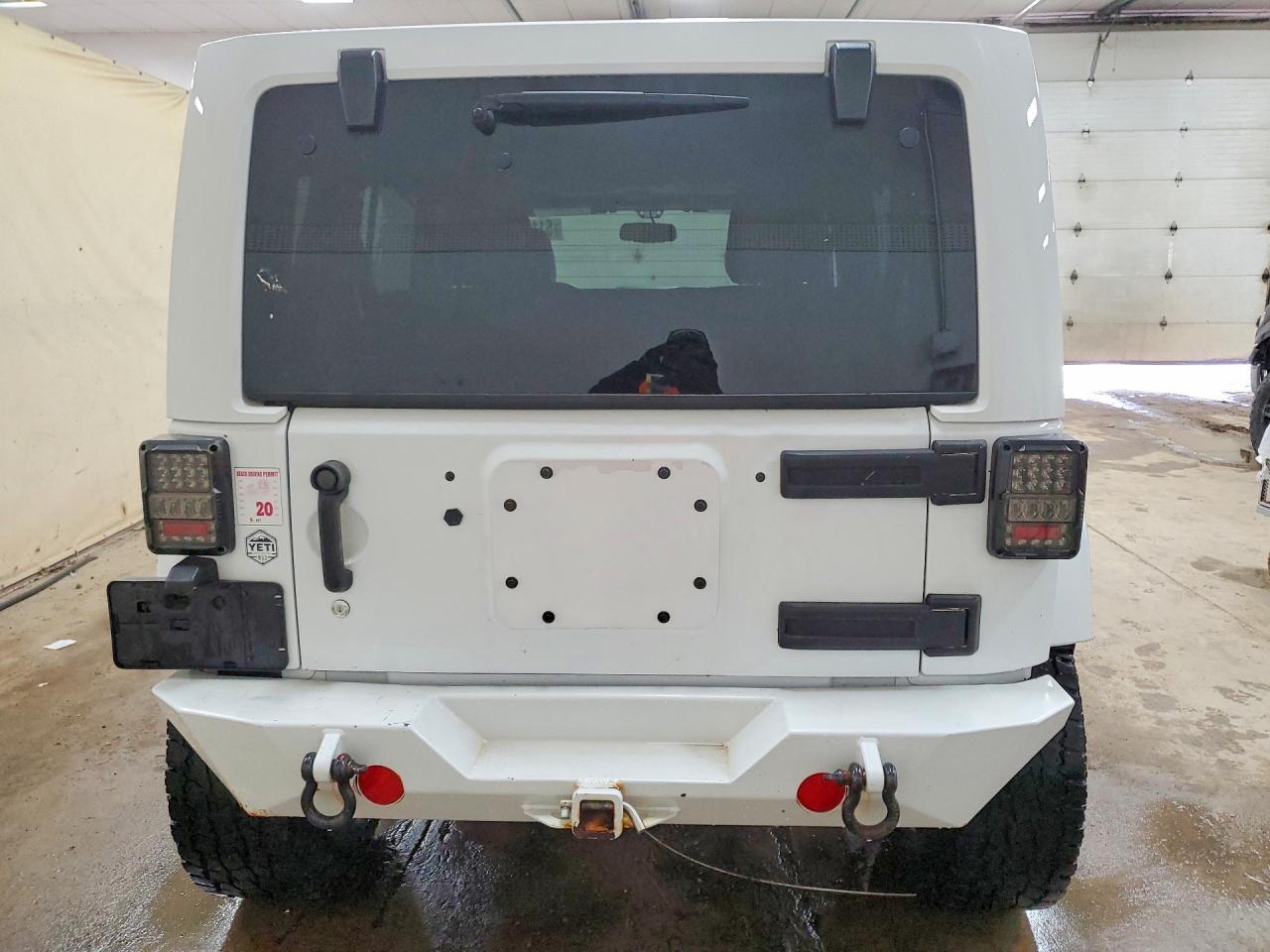 2014 Jeep Wrangler Unlimited Sahara - Image 6
