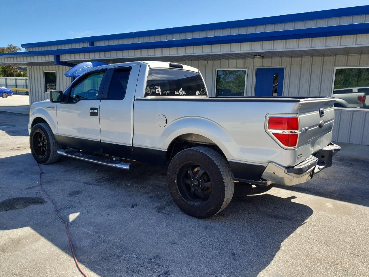 2009 Ford F150 Super Cab - Фото 2
