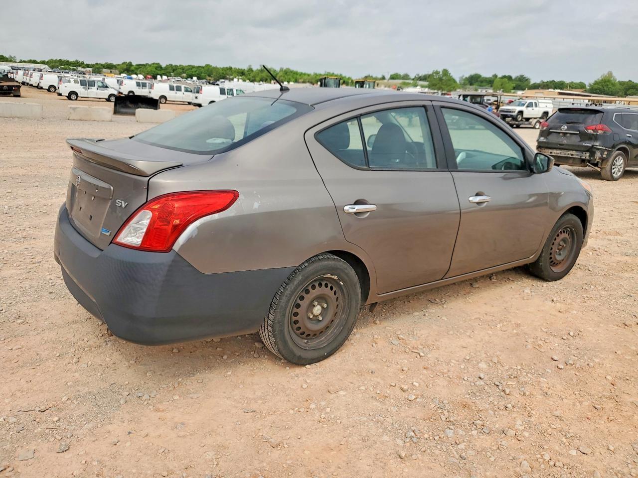 2015 Nissan Versa 1.6 Sv - Image 3