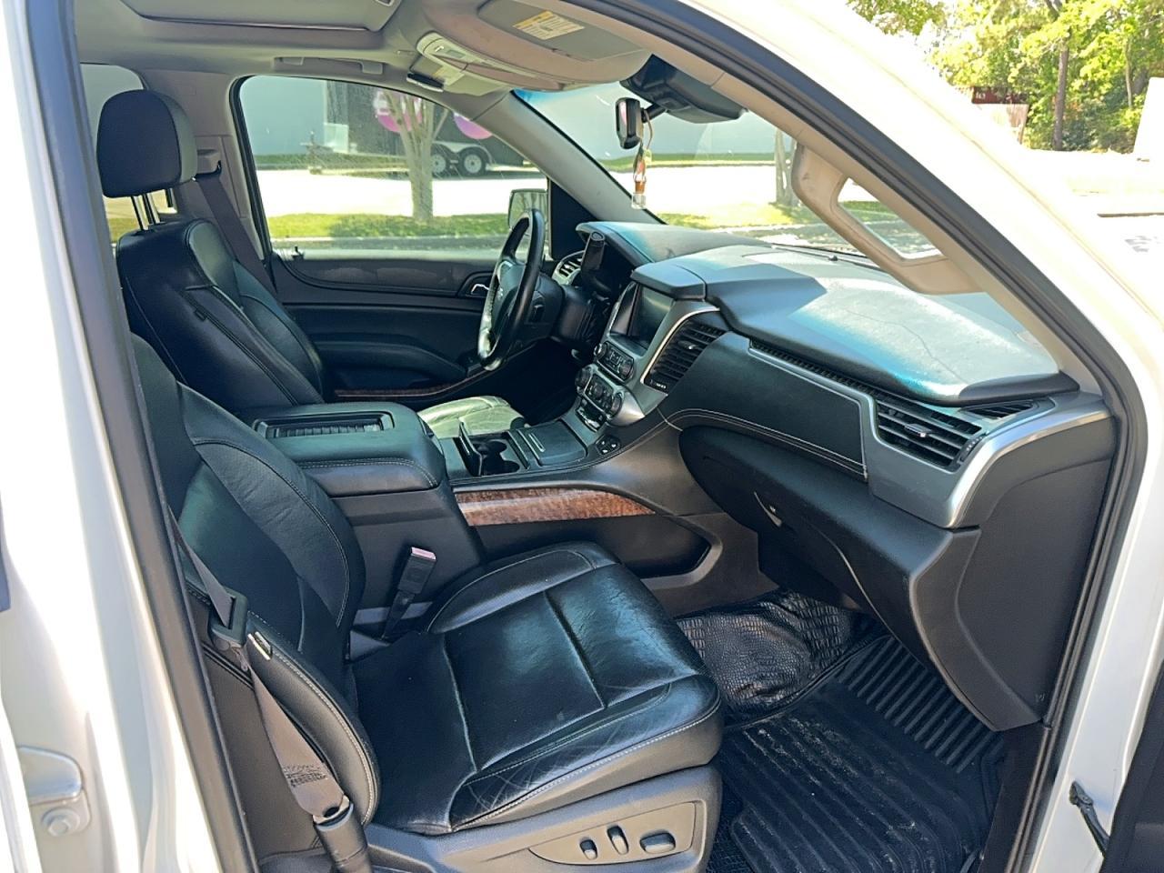 2017 Chevrolet Suburban C1500 Premier - Image 5