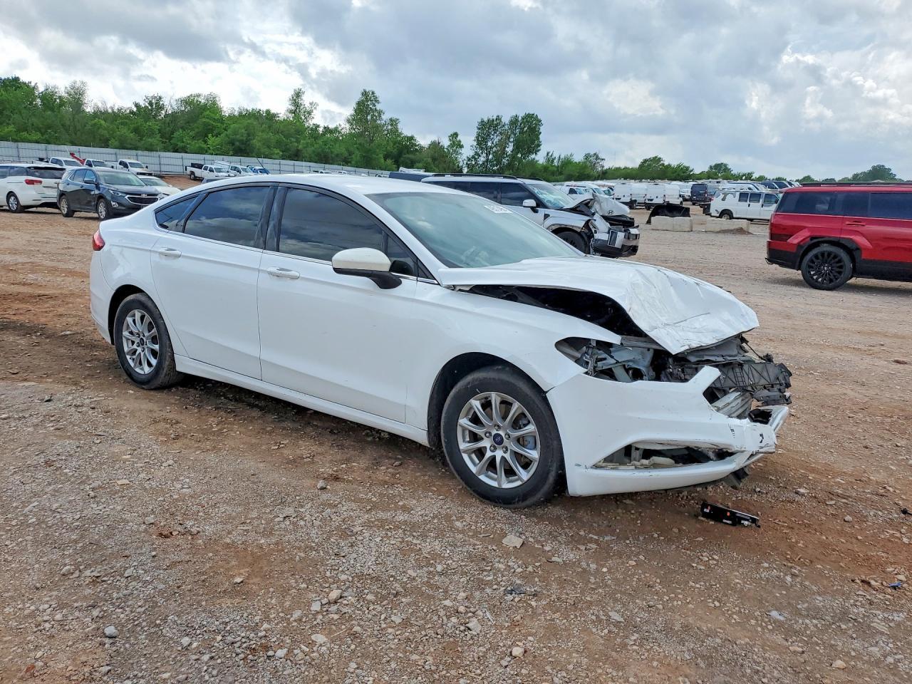 2017 Ford Fusion S - Фото 4