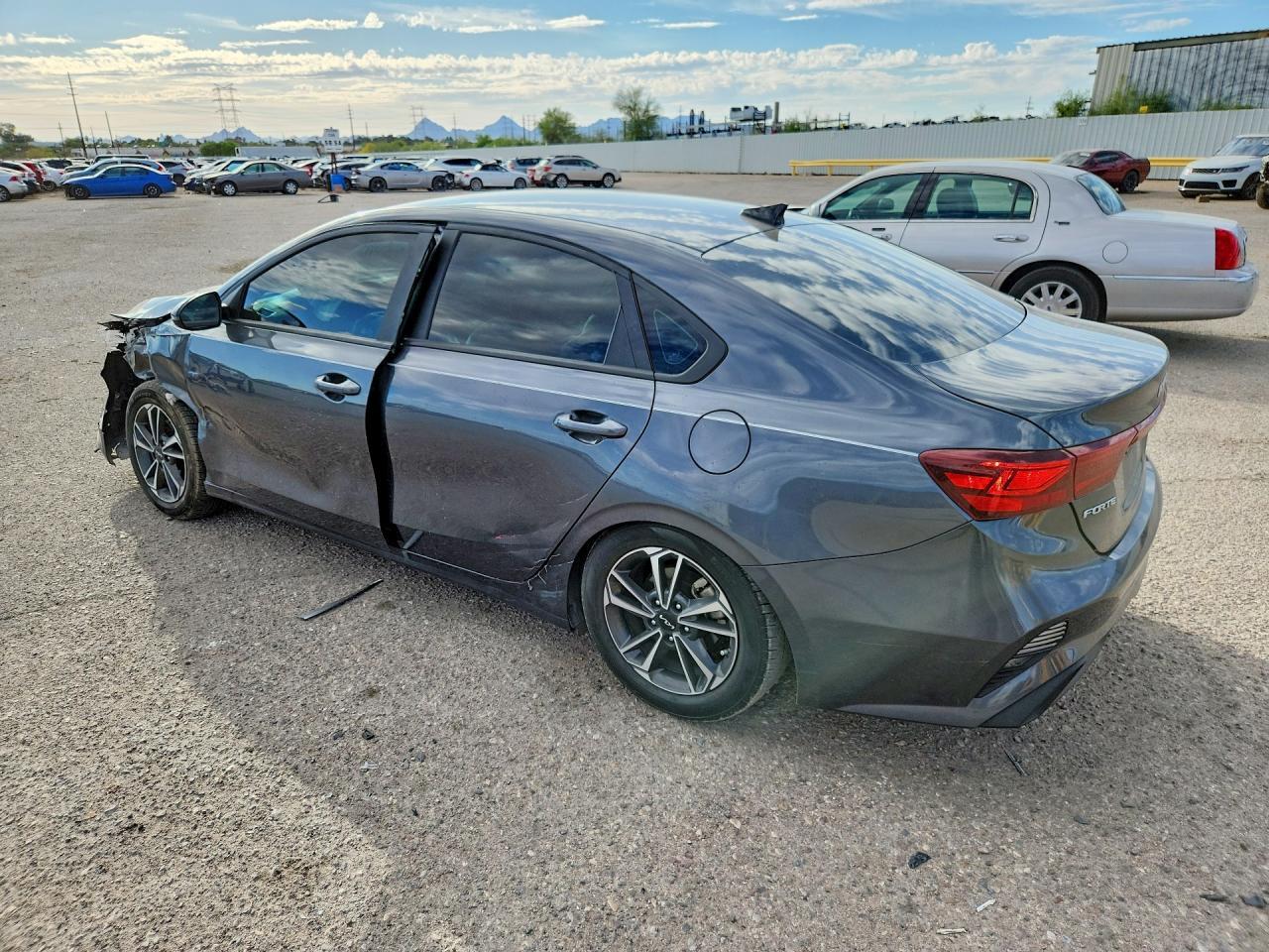 2023 Kia Forte Lxs - Фото 2
