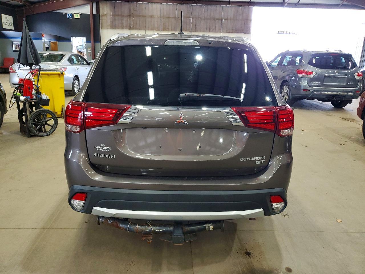 2016 Mitsubishi Outlander - Image 6