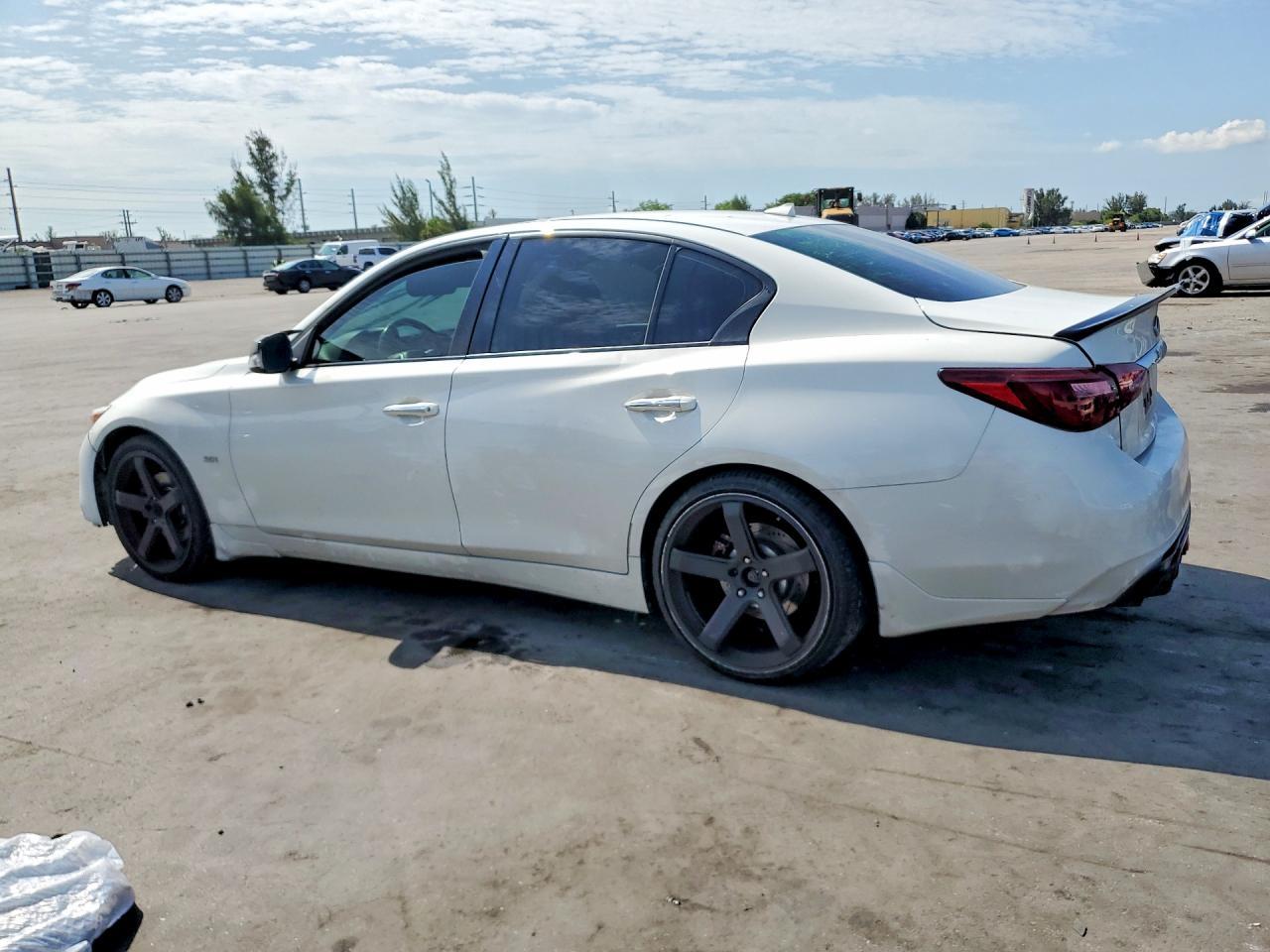 2018 Infiniti Q50 3.0T Luxe - Фото 2
