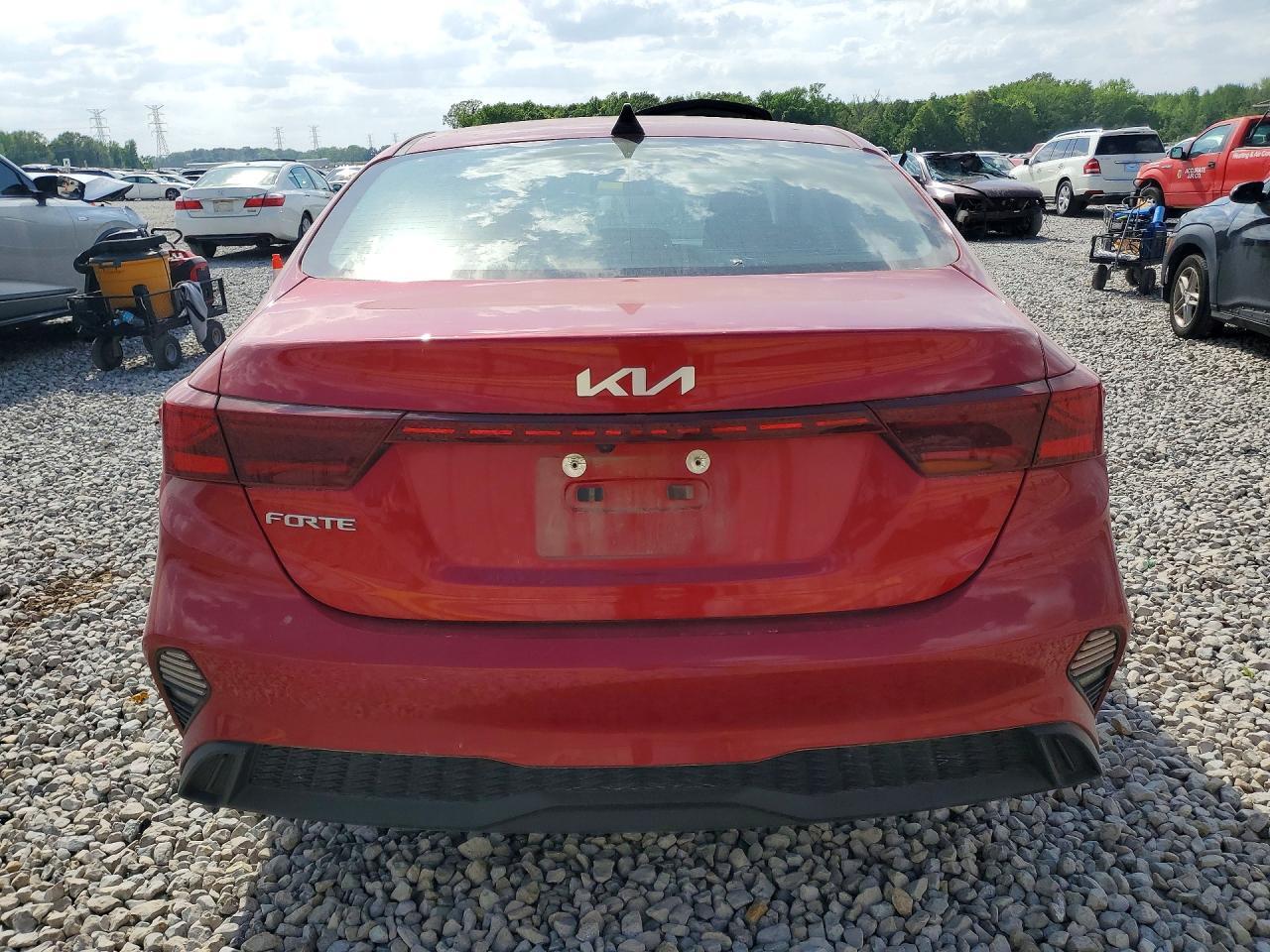 2023 Kia Forte Lxs - Image 6