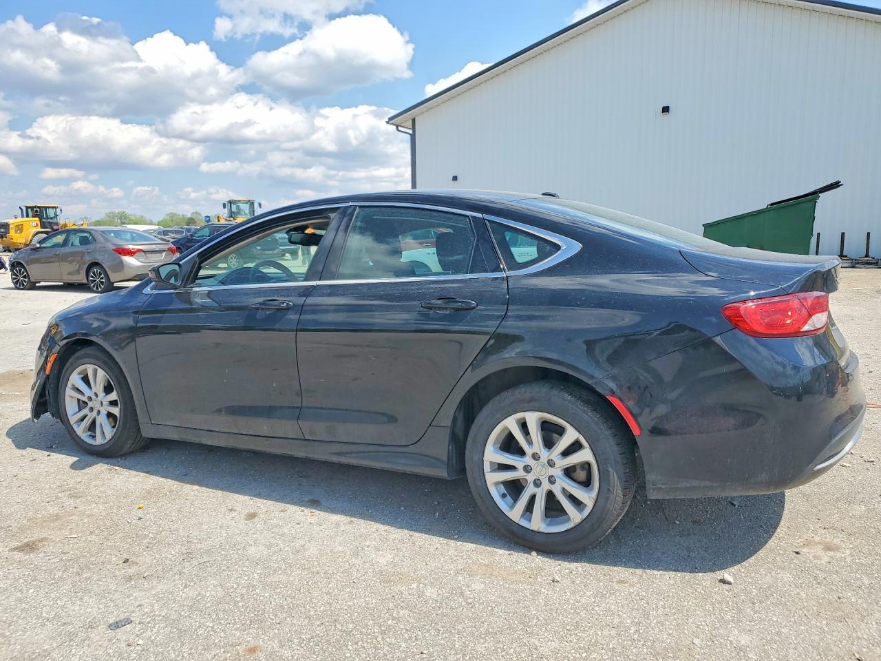 2015 Chrysler 200 Limited - Фото 2