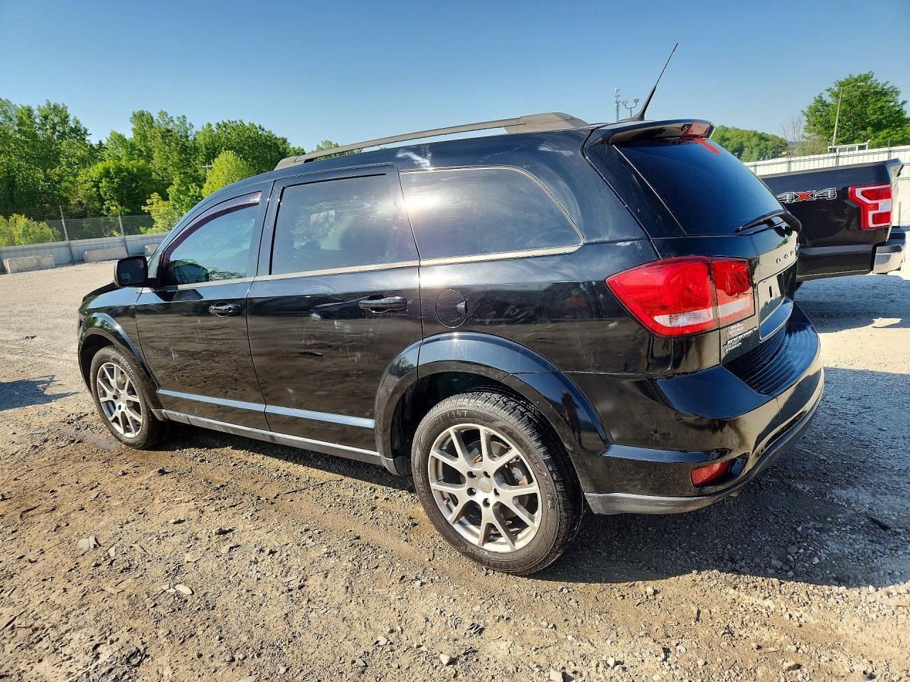 2015 Dodge Journey R - Image 2