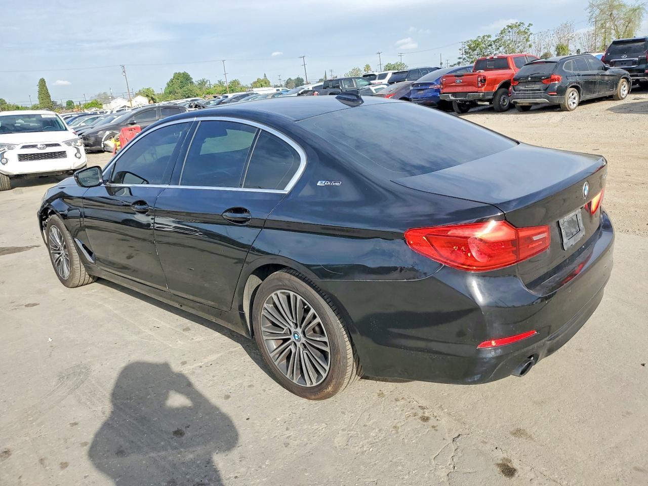 2019 BMW 530E - Фото 2