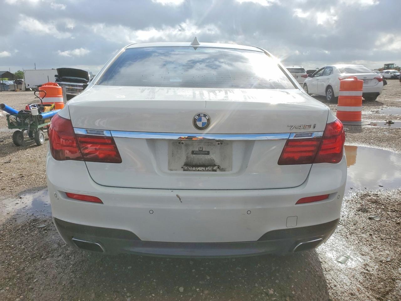 2014 BMW 740 I - Фото 6