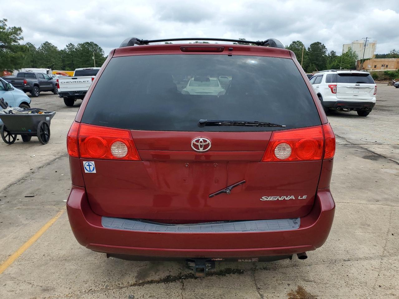 2010 Toyota Sienna Le 7-Passenger - Фото 6