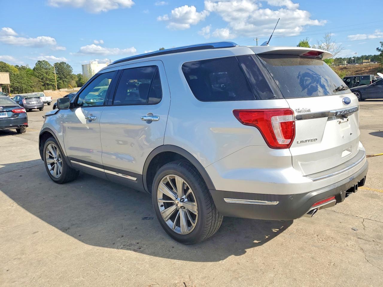 2019 Ford Explorer - Image 2