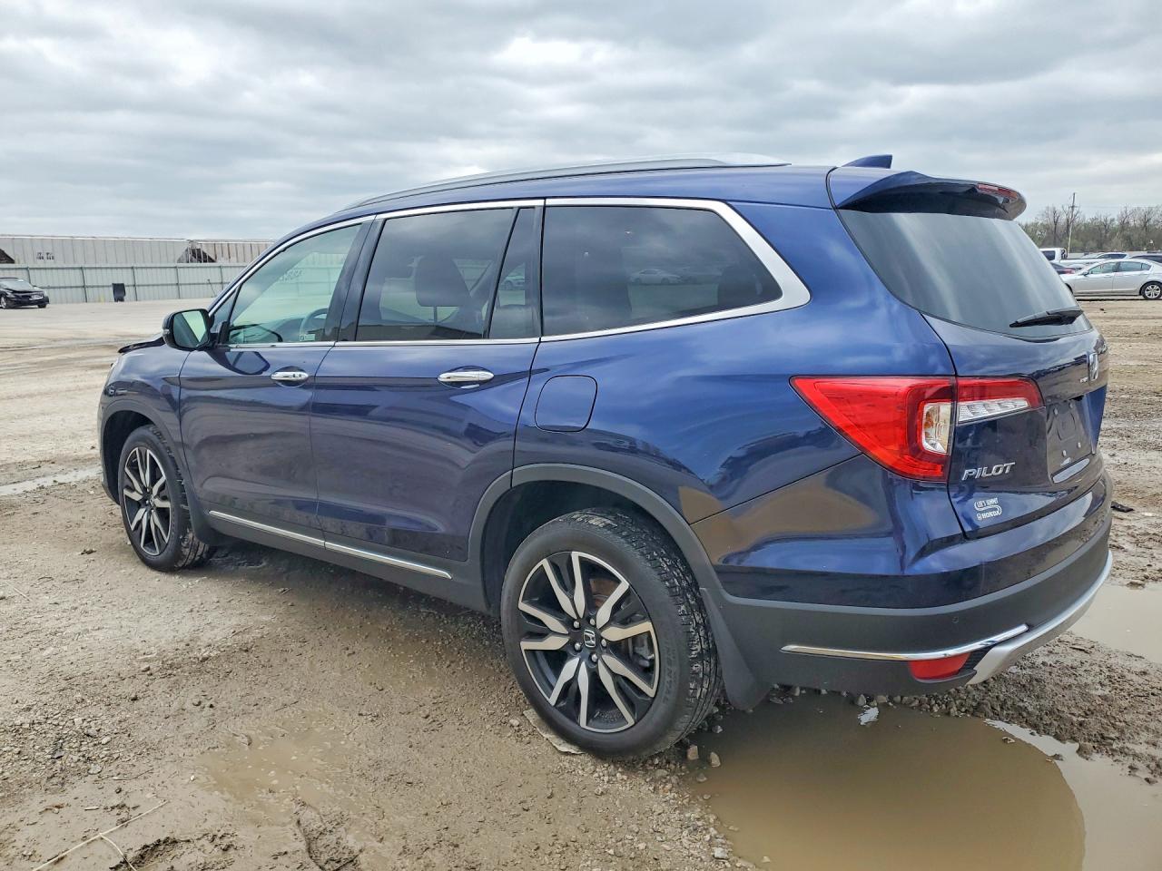 2022 Honda Pilot Elite - Image 2