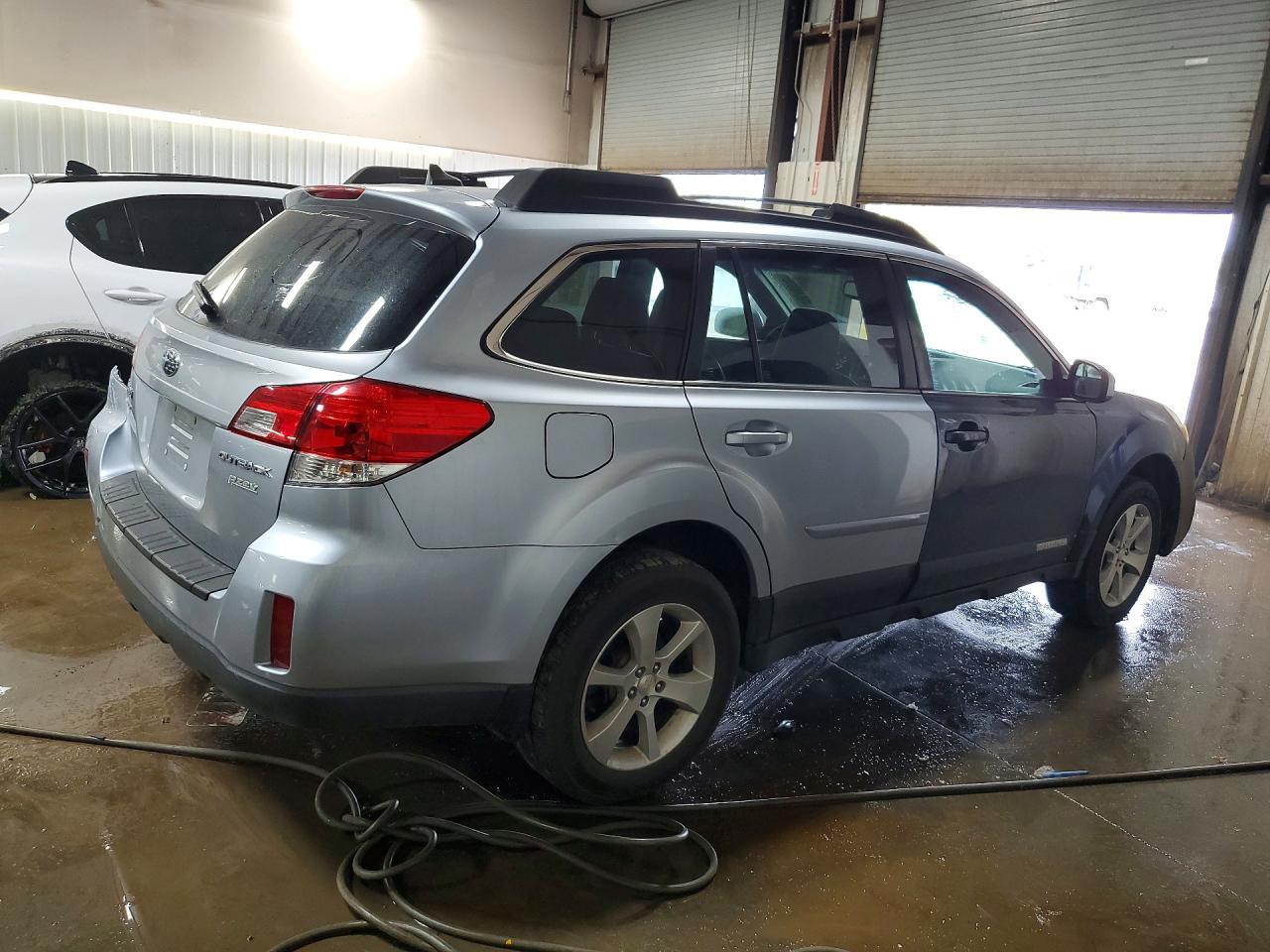 2014 Subaru Outback 2.5I Limited - Image 3