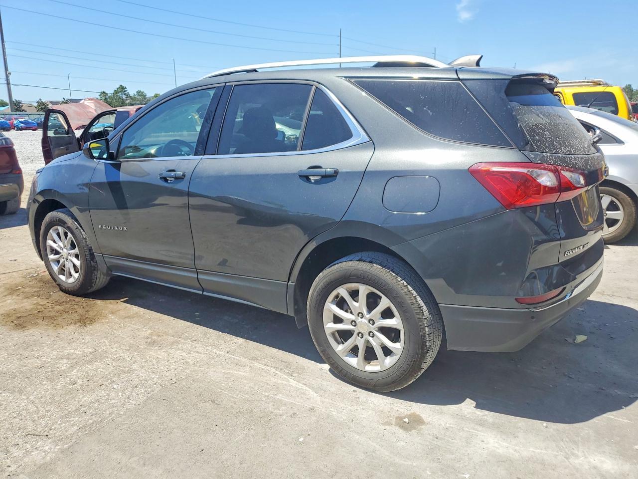 2020 Chevrolet Equinox Lt - Image 2