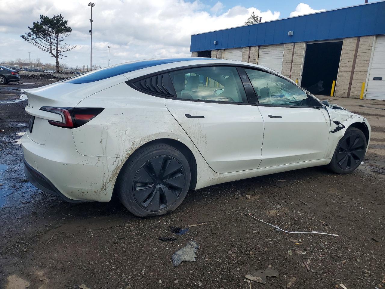 2025 Tesla Model 3 - Image 3