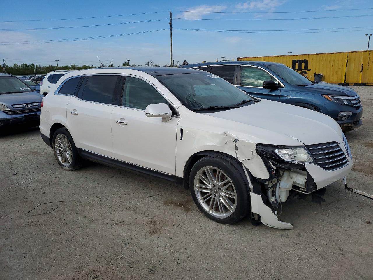 2018 Lincoln Mkt - Image 4