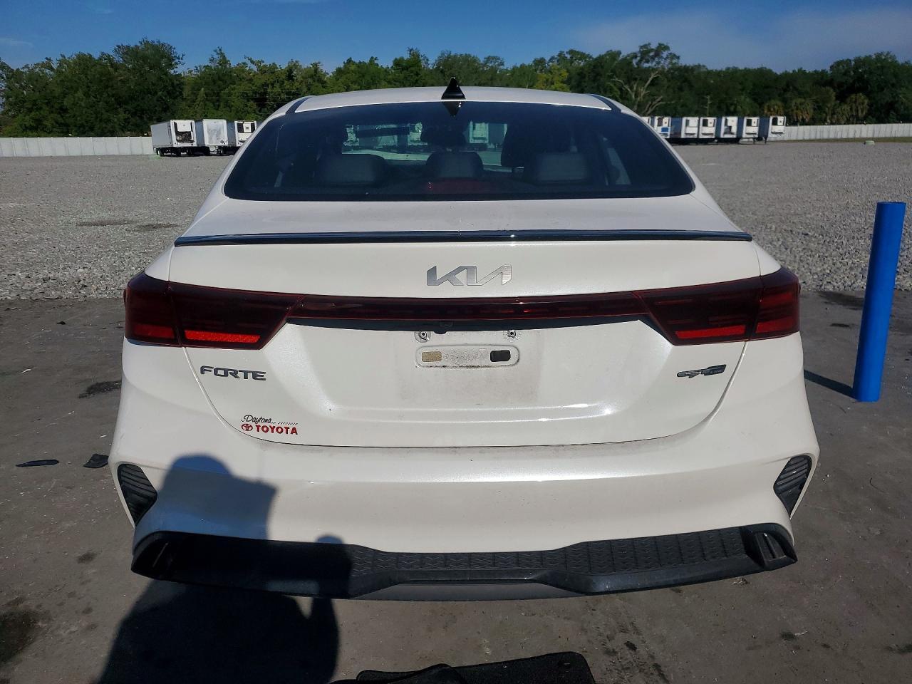 2023 Kia Forte Gt Line - Image 6