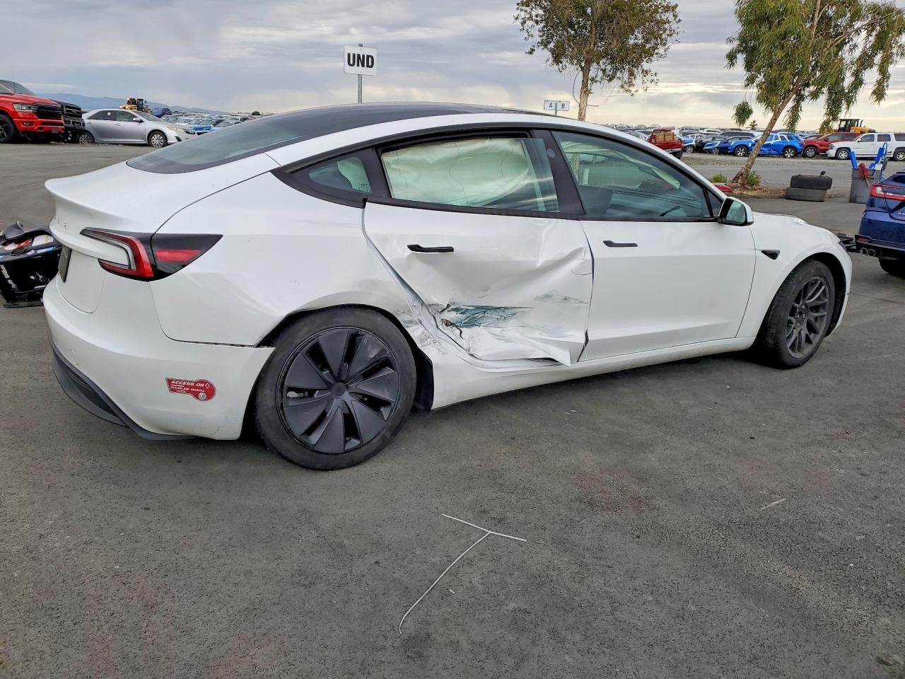 2024 Tesla Model 3 - Фото 3