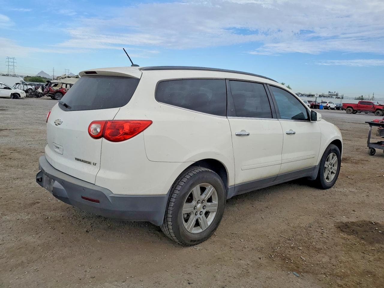 2011 Chevrolet Traverse Lt - Image 3