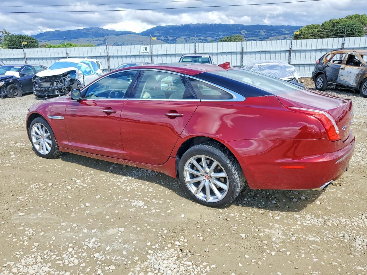 2014 Jaguar Xj - Image 2
