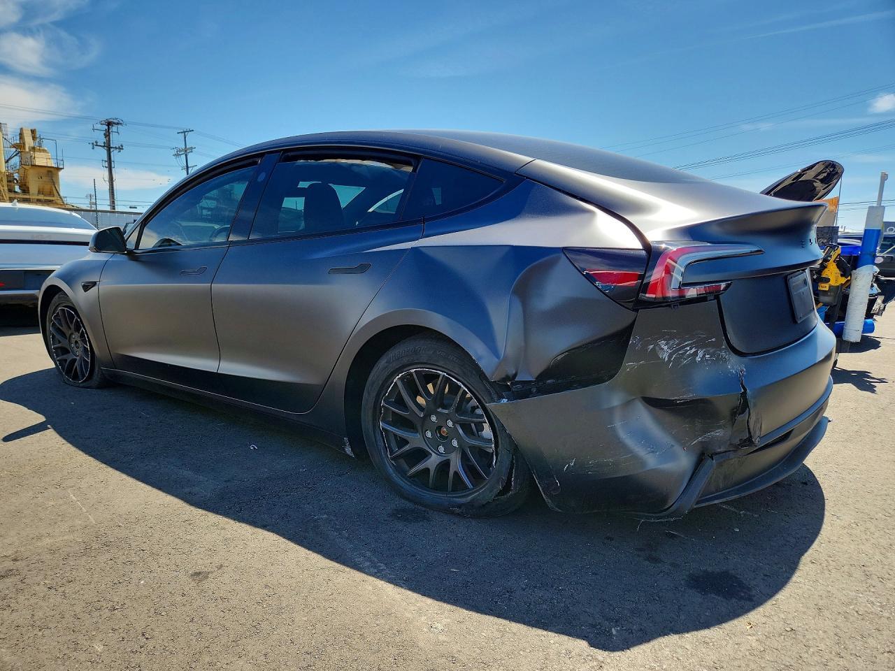 2024 Tesla Model 3 - Фото 2