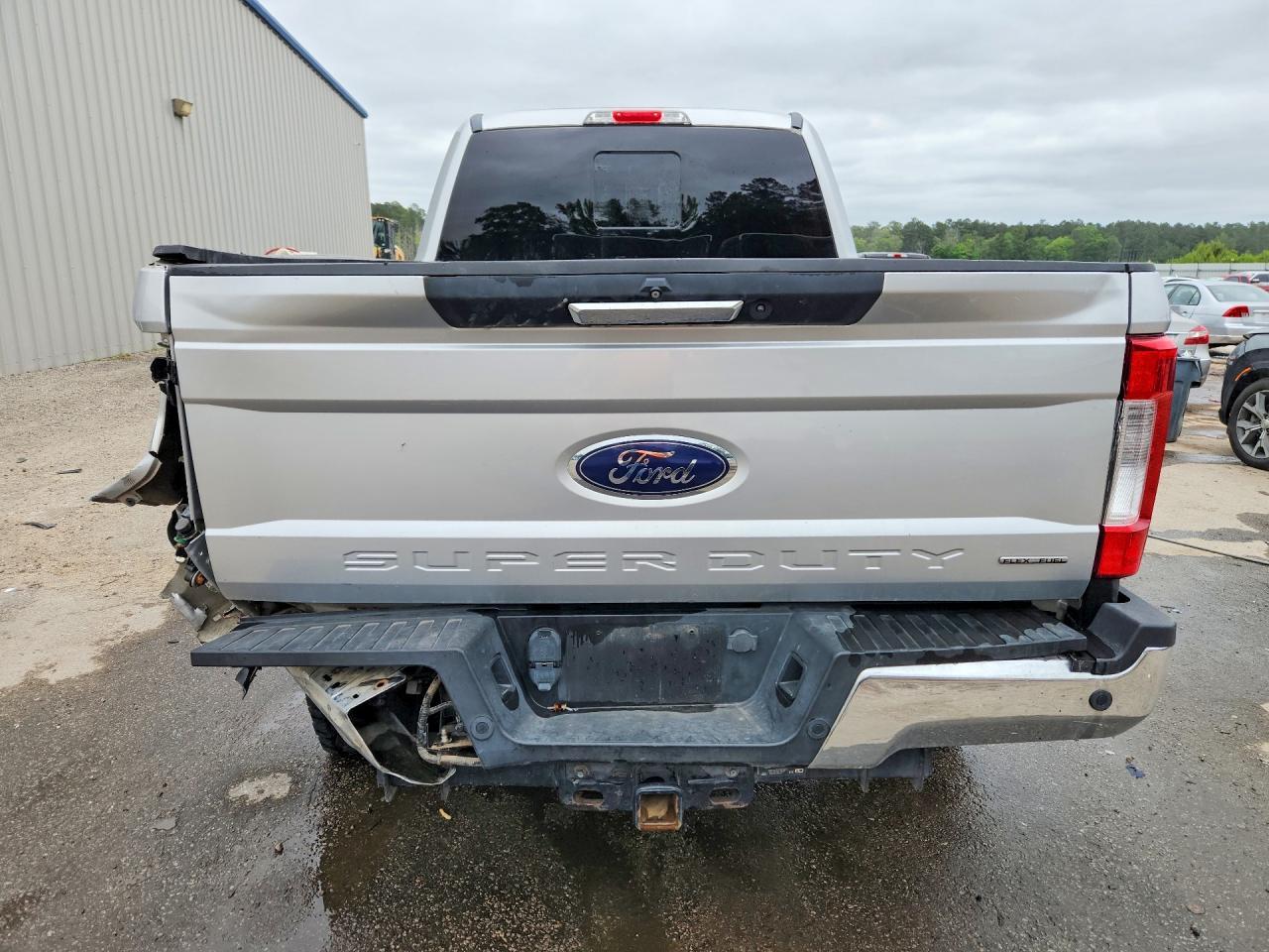2017 Ford F250 Super Duty - Image 6