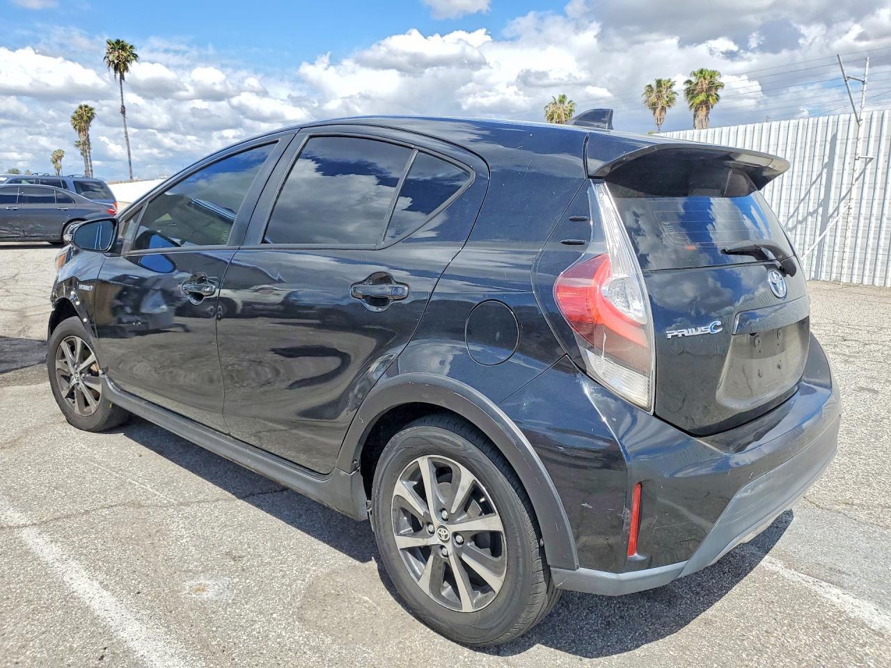 2018 Toyota Prius C Four - Фото 2