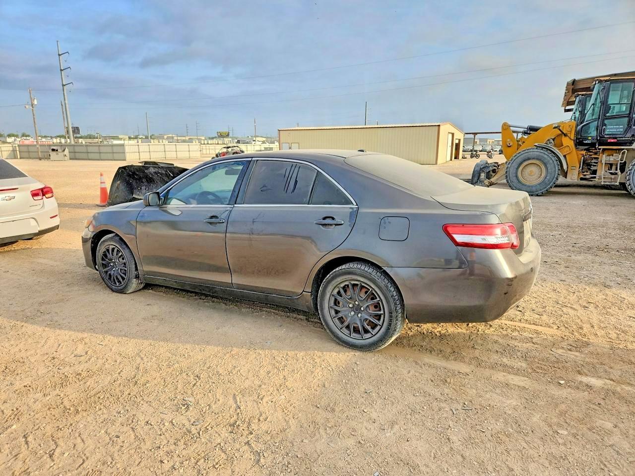 2011 Toyota Camry Le - Image 2