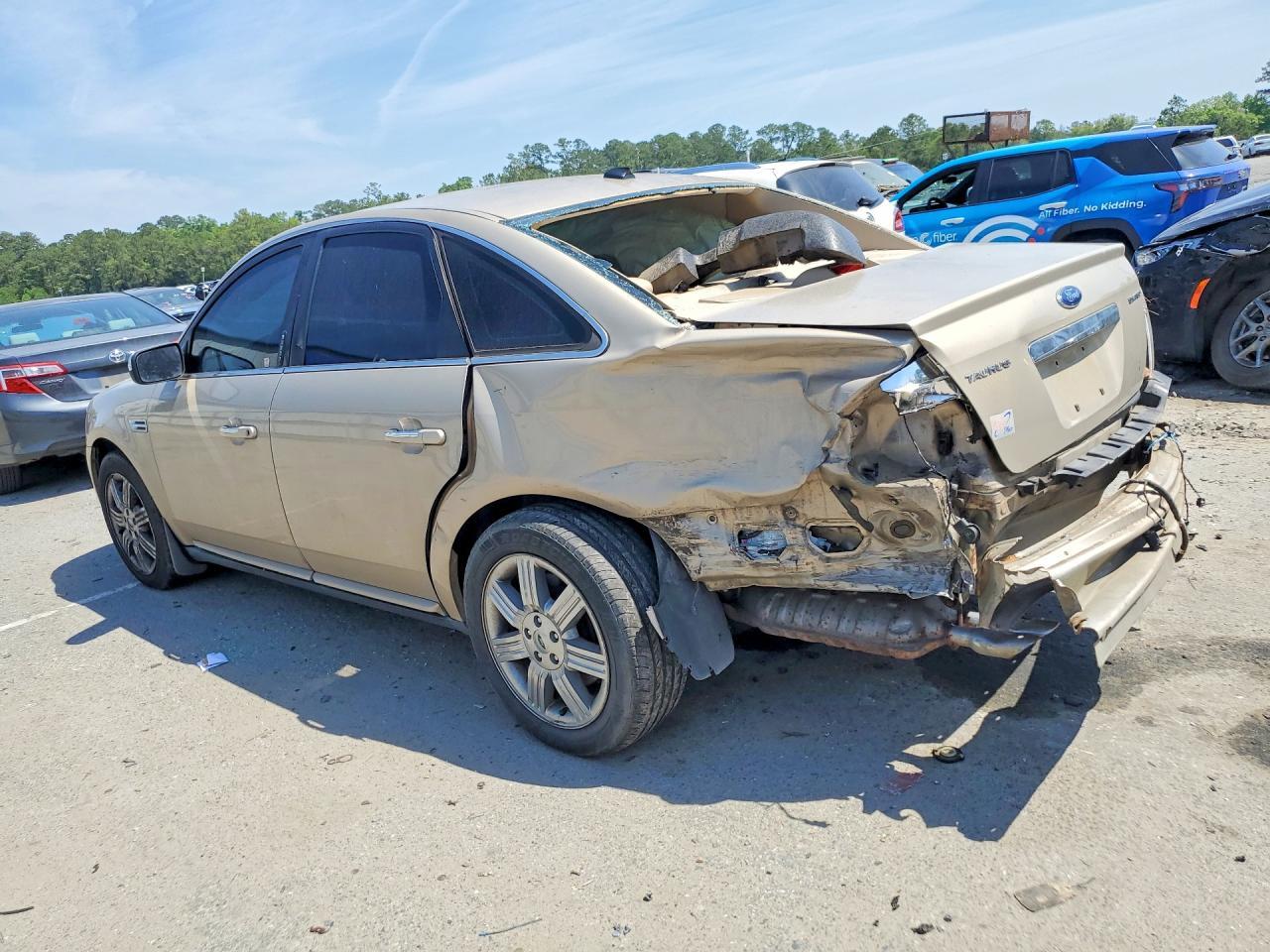 2008 Ford Taurus Limited - Image 2
