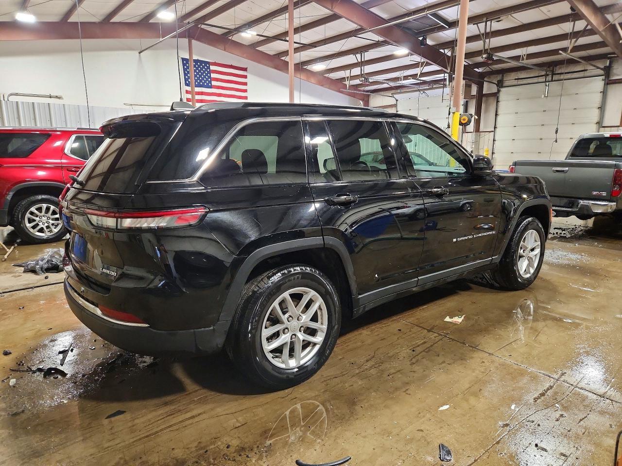 2024 Jeep Grand Cherokee Laredo - Image 3