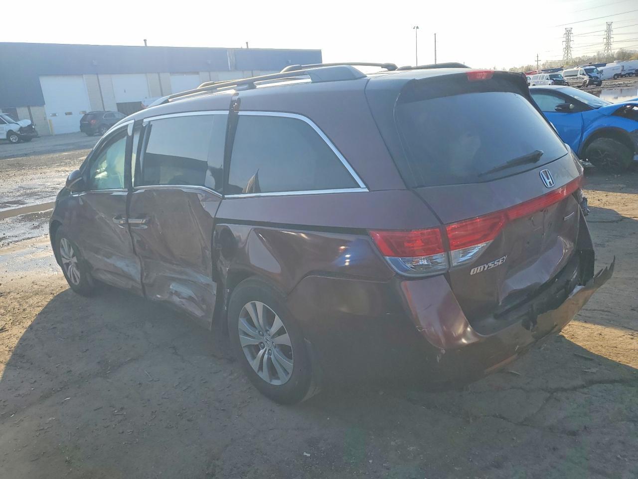 2016 Honda Odyssey Touring - Image 2