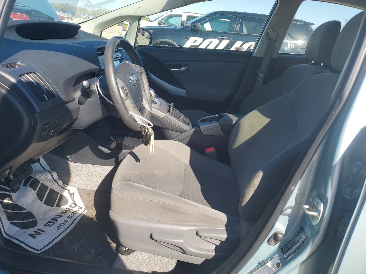 2013 Toyota Prius Two - Фото 7