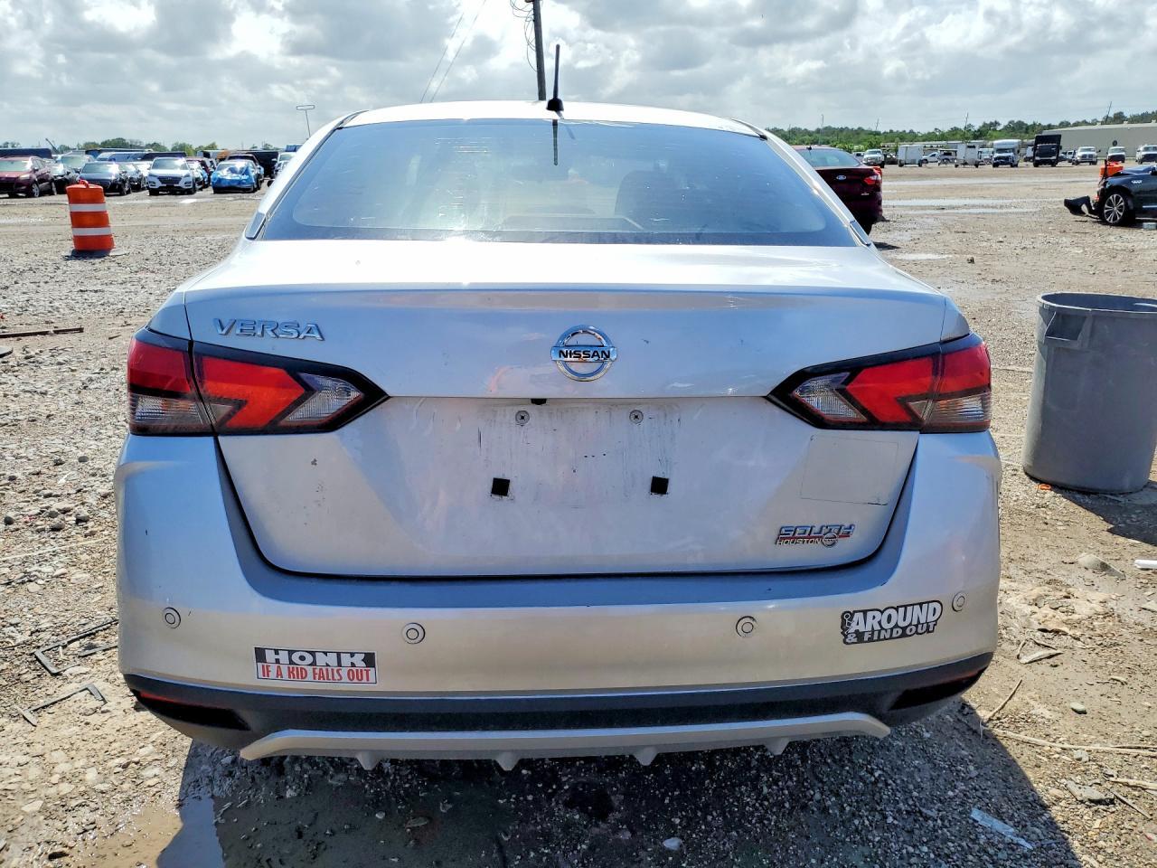 2020 Nissan Versa S - Фото 6