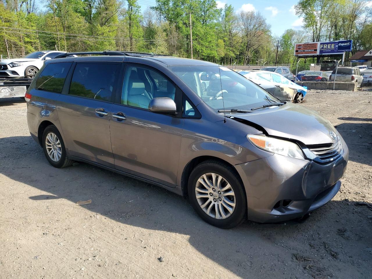 2012 Toyota Sienna Xle 8-Passenger - Image 4