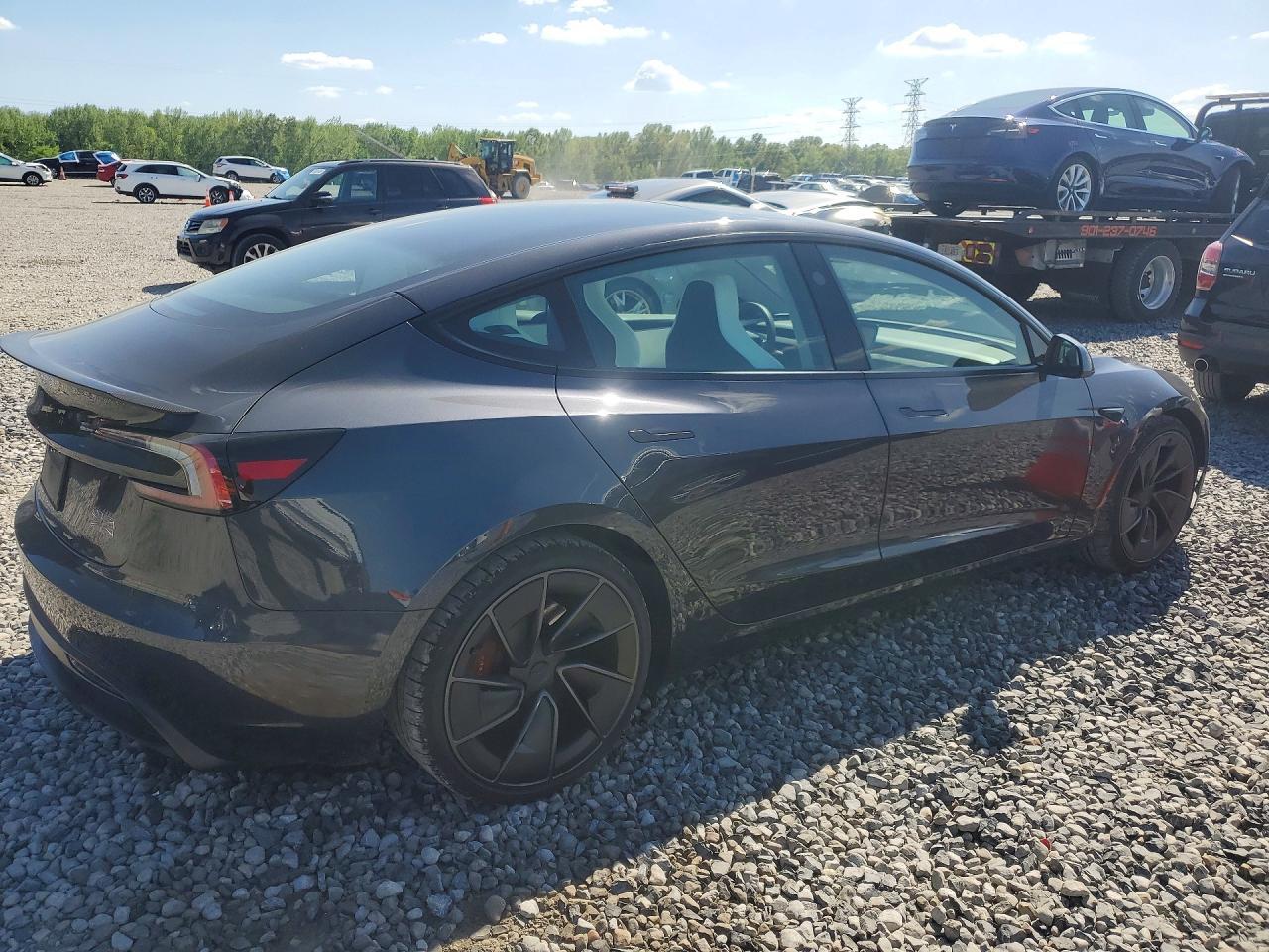 2024 Tesla Model 3 - Фото 3