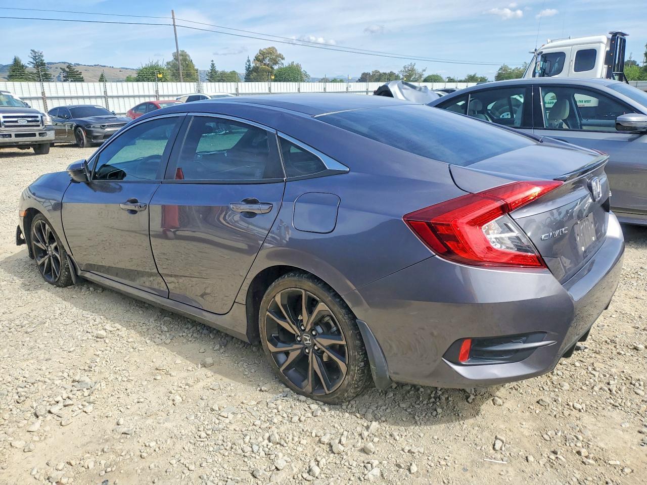 2019 Honda Civic Sport - Фото 2
